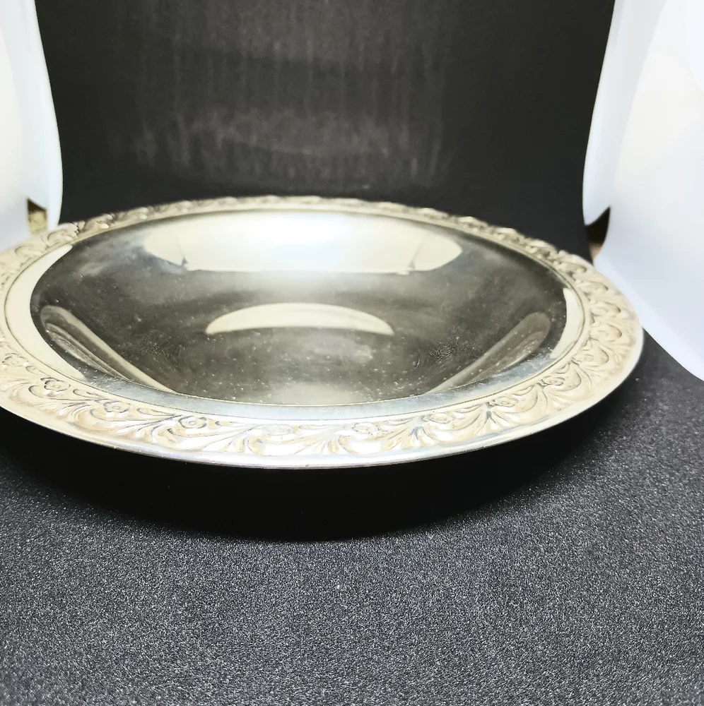 WM Rogers 748 Elegant Silverplated Nut Bowl 7.5